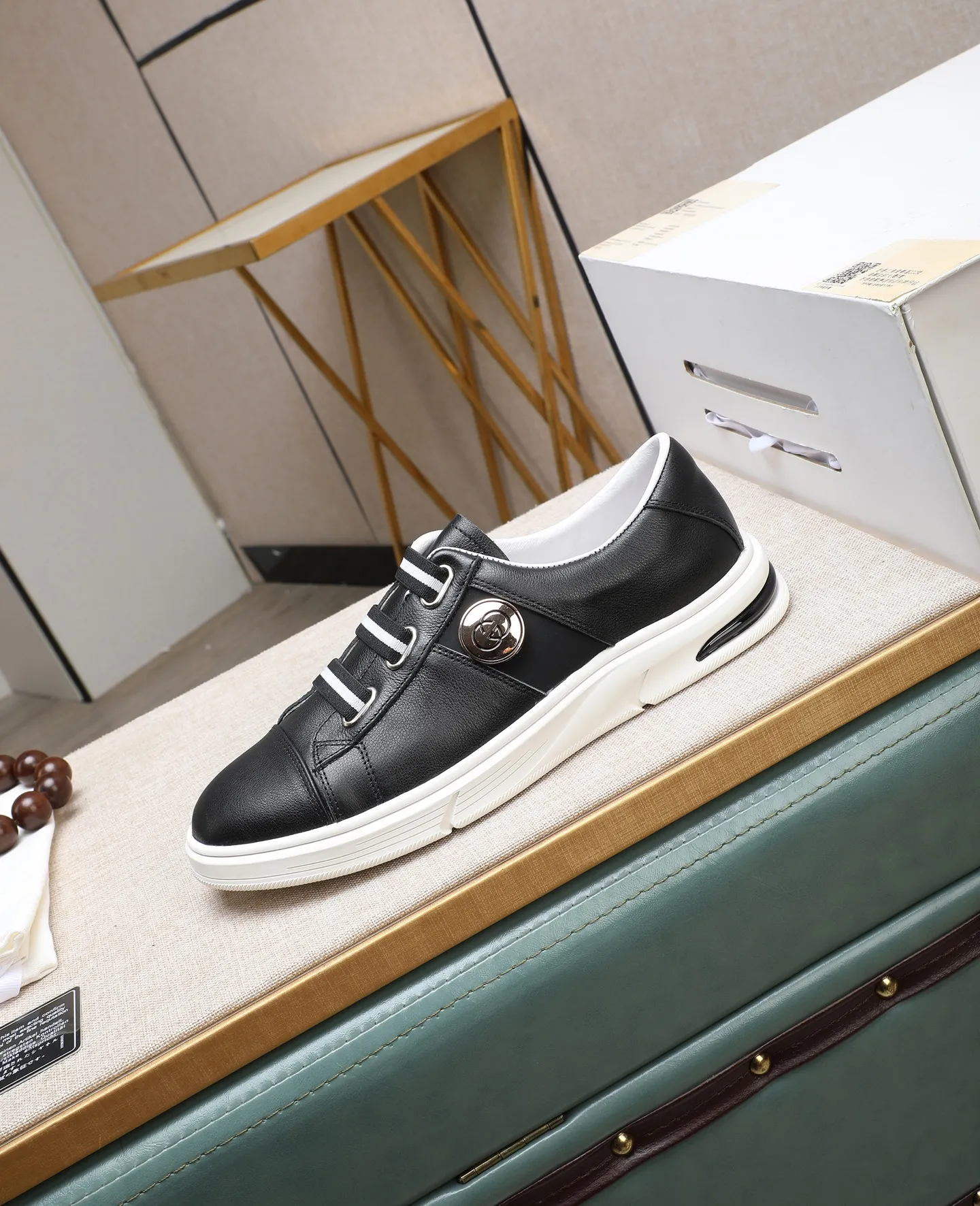 Men's shoes 💰460 GUCCI🔍🔍The latest models are on sale at the same time at the counter. Original calfskin imported from Italy, genuine leather lining, (high-end, extravagant, and classy) with exquisite workmanship. Soles: Original soles specially provided by the original factory. ⚠Exclusive double-layer movable molded soles are super comfortable⚠. Photos of the real thing🎬The real thing is even better🔍🔍"High quality·Follow the order" Code number 38-44
